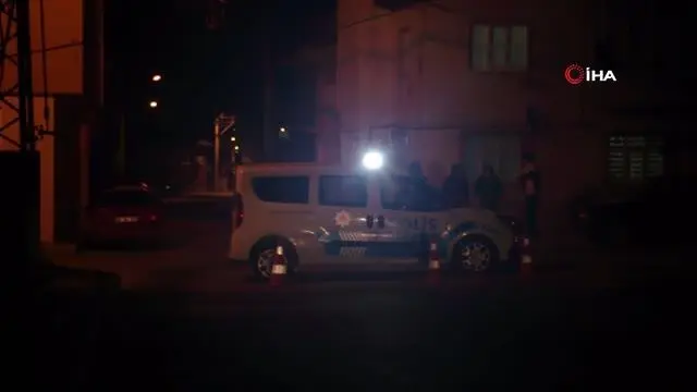 Freni boşalan kamyon elektrik direğine çarparak durabildi Freni boşalan kamyon elektrik direğine çarparak durabildi