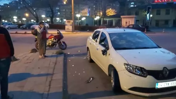 Husumetlisinin aracını parçalayan oğluna annesinden tepki: 'Bak başının çaresine' Husumetlisinin aracını parçalayan oğluna annesinden tepki: 'Bak başının çaresine'