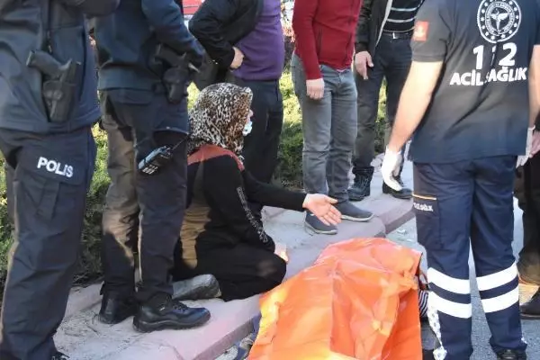 Torunuyla iftar alışverişinden dönen talihsiz kadın, motosikletin altında kaldı Torunuyla iftar alışverişinden dönen talihsiz kadın, motosikletin altında kaldı