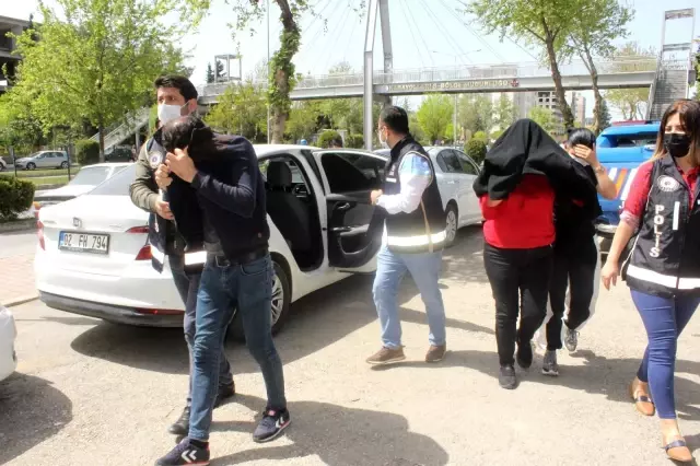 İş vaadiyle 32 kişiyi 1,5 milyon lira dolandıran 3 zanlı tutuklandı İş vaadiyle 32 kişiyi 1,5 milyon lira dolandıran 3 zanlı tutuklandı