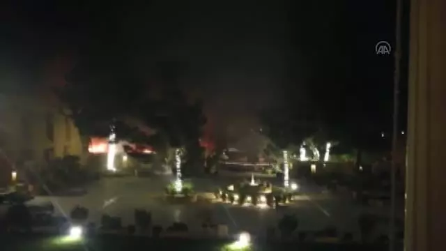 Pakistan'da bir otelin otoparkında meydana gelen patlamada 4 kişi öldü, 12 kişi yaralandı Pakistan'da bir otelin otoparkında meydana gelen patlamada 4 kişi öldü, 12 kişi yaralandı
