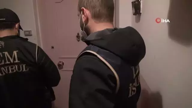 İstanbul'da FETÖ'nün hücre evlerine eş zamanlı operasyon: 29 gözaltı İstanbul'da FETÖ'nün hücre evlerine eş zamanlı operasyon: 29 gözaltı