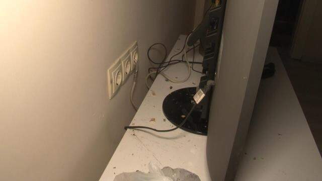İSTANBUL-ELEKTRİK VOLTAJI YÜKSEK GELİNCE 5 APARTMANDAKİ TÜM ELEKTRONİK CİHAZLAR BOZULDU