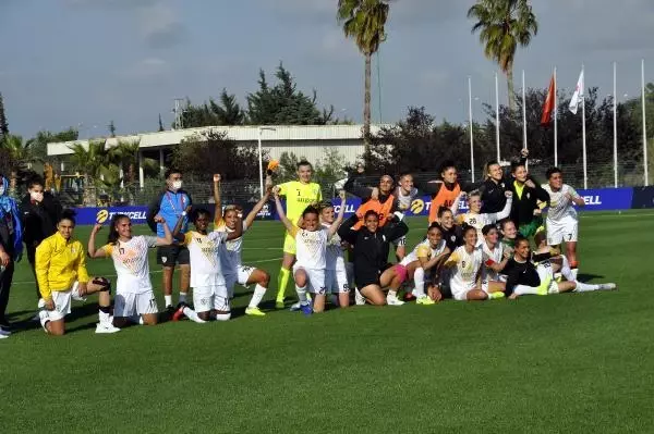 Kadın 1'inci Futbol Ligi C Grubu'nda ikinci maçlar tamamlandı Kadın 1'inci Futbol Ligi C Grubu'nda ikinci maçlar tamamlandı