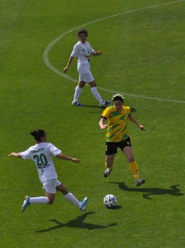 Kadın 1'inci Futbol Ligi C Grubu'nda ikinci maçlar tamamlandı Kadın 1'inci Futbol Ligi C Grubu'nda ikinci maçlar tamamlandı