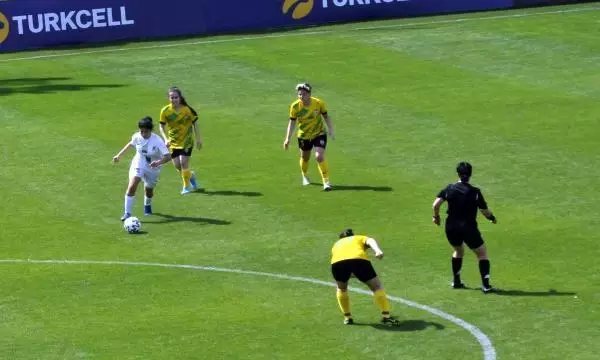 Kadın 1'inci Futbol Ligi C Grubu'nda ikinci maçlar tamamlandı Kadın 1'inci Futbol Ligi C Grubu'nda ikinci maçlar tamamlandı