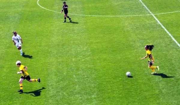 Kadın 1'inci Futbol Ligi C Grubu'nda ikinci maçlar tamamlandı Kadın 1'inci Futbol Ligi C Grubu'nda ikinci maçlar tamamlandı