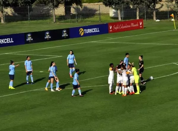 Kadın 1'inci Futbol Ligi C Grubu'nda ikinci maçlar tamamlandı Kadın 1'inci Futbol Ligi C Grubu'nda ikinci maçlar tamamlandı