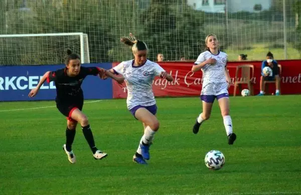 SPOR Kadın Futbol Ligi'nde D Grubu'nda ikinci maçlar tamamlandı SPOR Kadın Futbol Ligi'nde D Grubu'nda ikinci maçlar tamamlandı