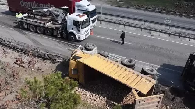 Kamyon ile tır çarpıştı: 1 yaralı Kamyon ile tır çarpıştı: 1 yaralı
