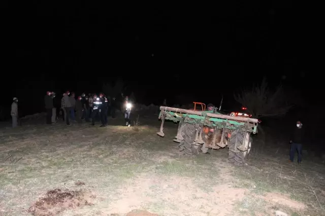 Traktörün altında kalan çiftçi hayatını kaybetti Traktörün altında kalan çiftçi hayatını kaybetti