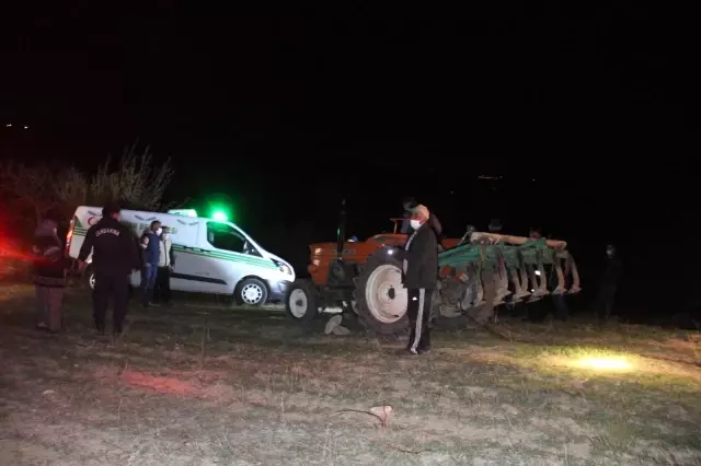 Traktörün altında kalan çiftçi hayatını kaybetti Traktörün altında kalan çiftçi hayatını kaybetti