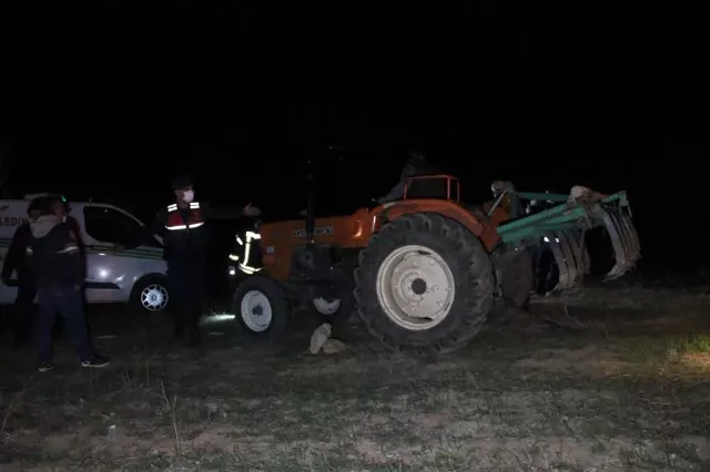 Traktörün altında kalan çiftçi hayatını kaybetti Traktörün altında kalan çiftçi hayatını kaybetti