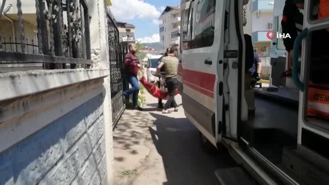 karnina bicak saplayarak bebegini ve kendini 14081009 o