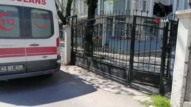 karnina bicak saplayarak bebegini ve kendini 4 14081009 o