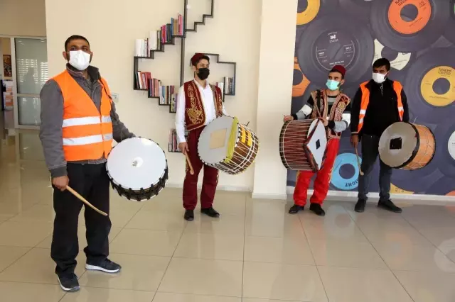 Küçükçekmece'nin Ramazan davulcularına ritim eğitimi Küçükçekmece'nin Ramazan davulcularına ritim eğitimi