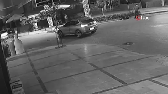 Motorlu kuryenin ölümden döndüğü kaza anı kamerada Motorlu kuryenin ölümden döndüğü kaza anı kamerada
