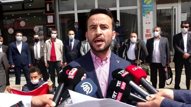 Teröristlere tepki gösteren anne, 'Neden Selahattin Demirtaş'ın çocuklarını götürmüyorlar' diye sordu Teröristlere tepki gösteren anne, 'Neden Selahattin Demirtaş'ın çocuklarını götürmüyorlar' diye sordu