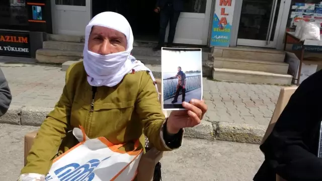 Teröristlere tepki gösteren anne, 'Neden Selahattin Demirtaş'ın çocuklarını götürmüyorlar' diye sordu Teröristlere tepki gösteren anne, 'Neden Selahattin Demirtaş'ın çocuklarını götürmüyorlar' diye sordu