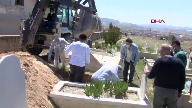 Son dakika haberi... NEVŞEHİR KORONAVİRÜSTEN HAYATINI KAYBEDEN POLİS MEMURU TOPRAĞA VERİLDİ Son dakika haberi... NEVŞEHİR KORONAVİRÜSTEN HAYATINI KAYBEDEN POLİS MEMURU TOPRAĞA VERİLDİ