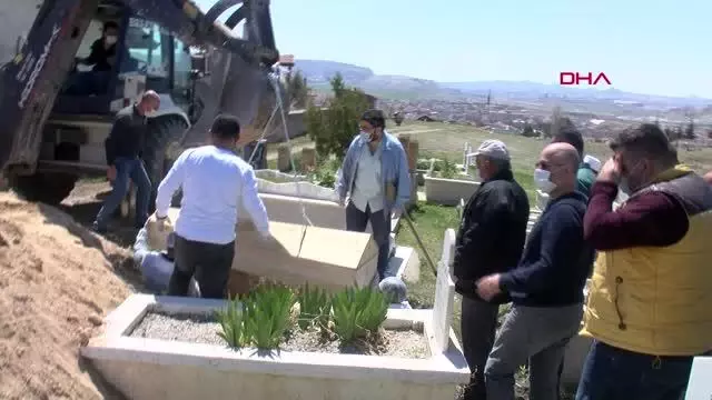 Son dakika haberi... NEVŞEHİR KORONAVİRÜSTEN HAYATINI KAYBEDEN POLİS MEMURU TOPRAĞA VERİLDİ Son dakika haberi... NEVŞEHİR KORONAVİRÜSTEN HAYATINI KAYBEDEN POLİS MEMURU TOPRAĞA VERİLDİ