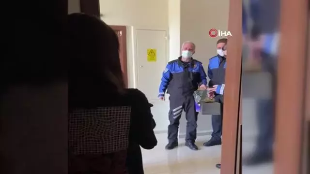Niğde polisinden karantinadaki genç kıza doğum günü sürprizi