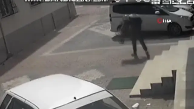 Osmaniye'de bebek arabası hırsızlığı kamerada Osmaniye'de bebek arabası hırsızlığı kamerada