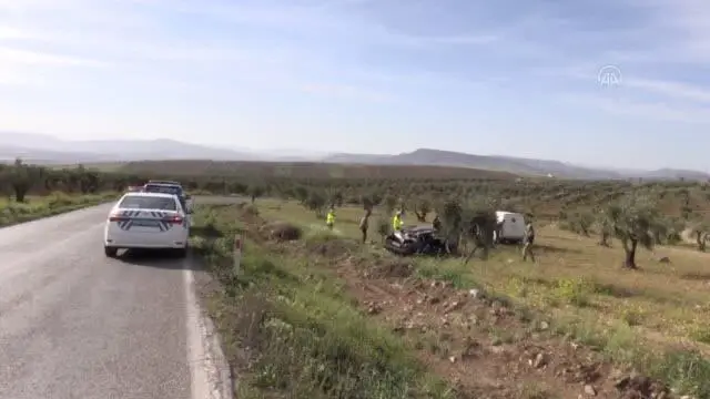 Otomobil şarampole yuvarlandı: 2 yaralı Otomobil şarampole yuvarlandı: 2 yaralı