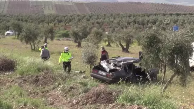 Otomobil şarampole yuvarlandı: 2 yaralı Otomobil şarampole yuvarlandı: 2 yaralı