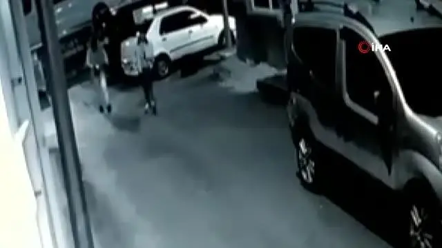 Otomobilden hırsızlık güvenlik kamerasında Otomobilden hırsızlık güvenlik kamerasında