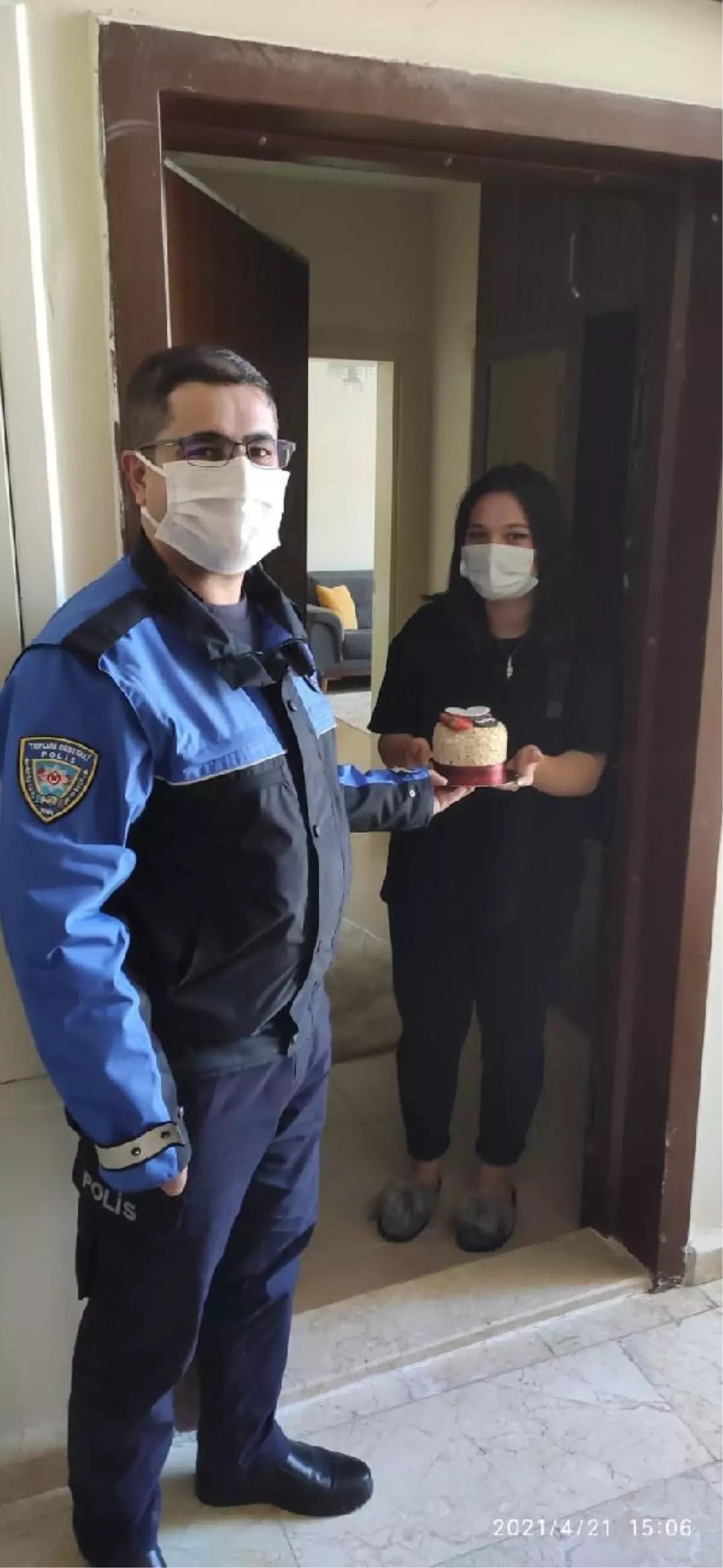 Polisten Hatice'ye 'doğum günü' sürprizi