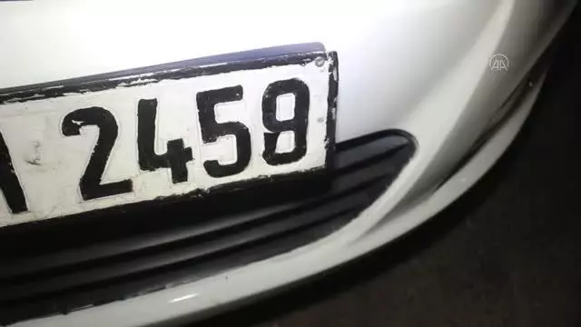 Sahte plaka takılı aracın sürücüsüne 5 bin 947 lira ceza kesildi Sahte plaka takılı aracın sürücüsüne 5 bin 947 lira ceza kesildi