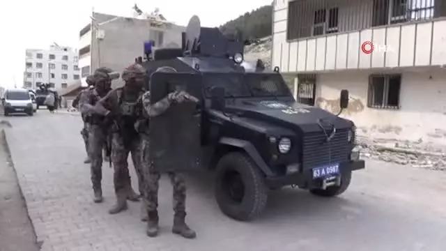 Şanlıurfa'da eş zamanlı uyuşturucu operasyonlarına 43 gözaltı Şanlıurfa'da eş zamanlı uyuşturucu operasyonlarına 43 gözaltı