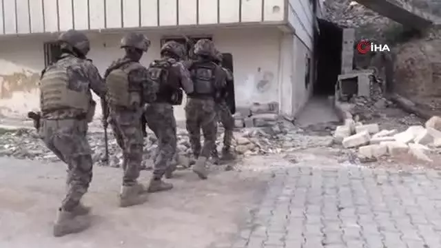 Şanlıurfa'da eş zamanlı uyuşturucu operasyonlarına 43 gözaltı Şanlıurfa'da eş zamanlı uyuşturucu operasyonlarına 43 gözaltı