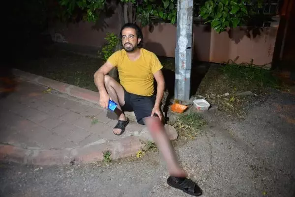 Silahlı saldırıda yaralanan taksi sürücüsü, şüpheliye tehditler yağdırdı Silahlı saldırıda yaralanan taksi sürücüsü, şüpheliye tehditler yağdırdı