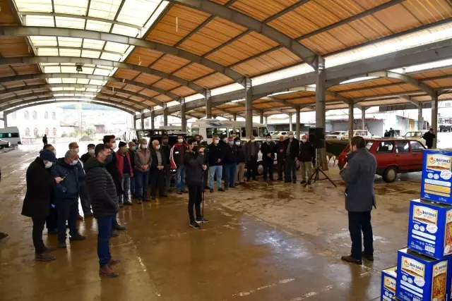 Sındırgılı arıcılara Büyükşehir'den yem desteği Sındırgılı arıcılara Büyükşehir'den yem desteği