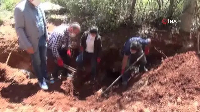 Su kanalı kazısında 'antik mezar' bulundu Su kanalı kazısında 'antik mezar' bulundu