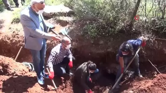 Su kanalı kazısında 'antik mezar' bulundu Su kanalı kazısında 'antik mezar' bulundu