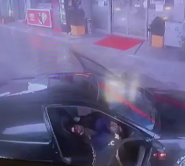 Sultanbeyli'de benzin istasyonunda sürpriz doğum Sultanbeyli'de benzin istasyonunda sürpriz doğum