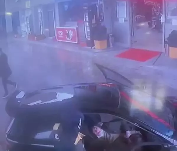 Sultanbeyli'de benzin istasyonunda sürpriz doğum Sultanbeyli'de benzin istasyonunda sürpriz doğum