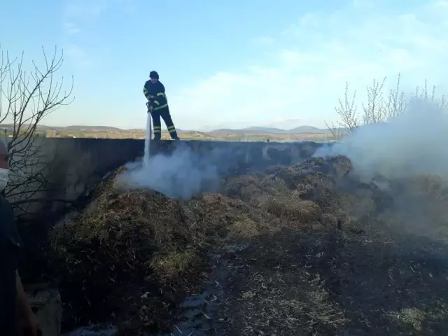 Son dakika haber... Suluova'da samanlık yangını: 20 ton saman kül oldu Son dakika haber... Suluova'da samanlık yangını: 20 ton saman kül oldu
