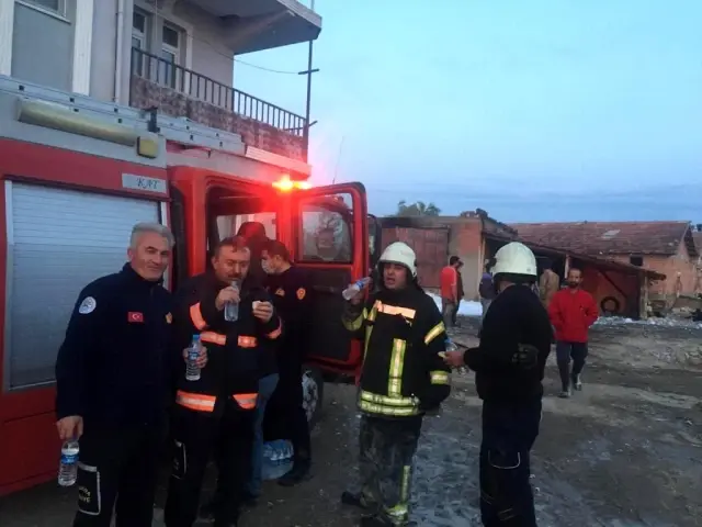 Son dakika haber... Suluova'da samanlık yangını: 20 ton saman kül oldu Son dakika haber... Suluova'da samanlık yangını: 20 ton saman kül oldu