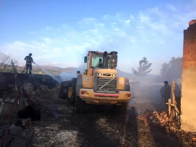 Son dakika haber... Suluova'da samanlık yangını: 20 ton saman kül oldu Son dakika haber... Suluova'da samanlık yangını: 20 ton saman kül oldu