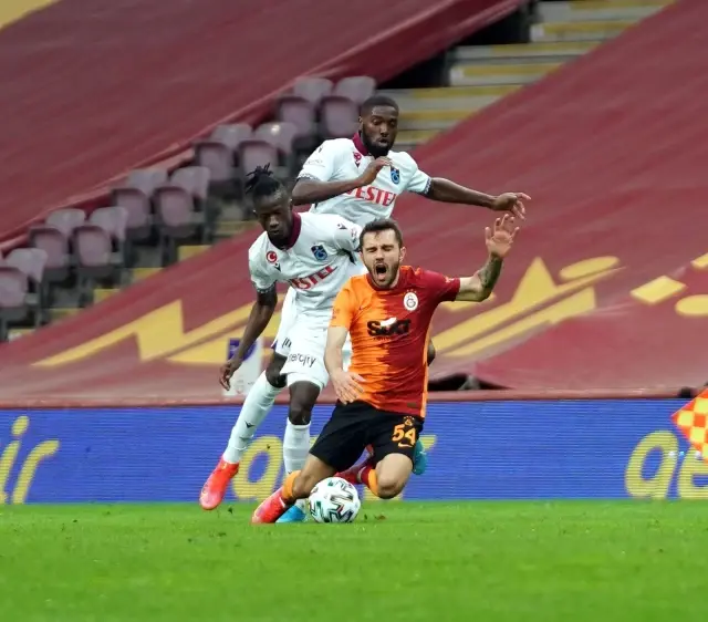 Süper Lig: Galatasaray: 1 - Trabzonspor: 1 (Maç sonucu) Süper Lig: Galatasaray: 1 - Trabzonspor: 1 (Maç sonucu)