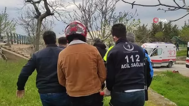 Kontrolden çıkan otomobil parka uçtu: 4 yaralı Kontrolden çıkan otomobil parka uçtu: 4 yaralı