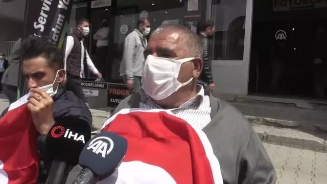 Teröristlere tepki gösteren anne, 'Neden Selahattin Demirtaş'ın çocuklarını götürmüyorlar' diye sordu Teröristlere tepki gösteren anne, 'Neden Selahattin Demirtaş'ın çocuklarını götürmüyorlar' diye sordu