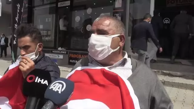 Teröristlere tepki gösteren anne, 'Neden Selahattin Demirtaş'ın çocuklarını götürmüyorlar' diye sordu Teröristlere tepki gösteren anne, 'Neden Selahattin Demirtaş'ın çocuklarını götürmüyorlar' diye sordu