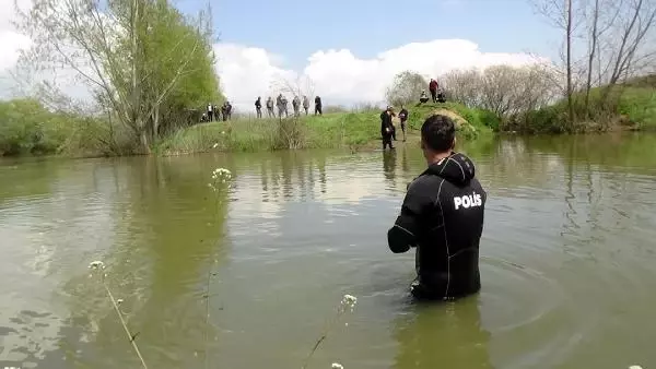 TUNCA NEHRİ'NDE, KAYIP KİŞİ İÇİN 'KURBAĞA ADAMLAR' İLE ARAMA TUNCA NEHRİ'NDE, KAYIP KİŞİ İÇİN 'KURBAĞA ADAMLAR' İLE ARAMA