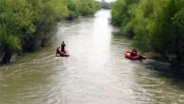 TUNCA NEHRİ'NDE, KAYIP KİŞİ İÇİN 'KURBAĞA ADAMLAR' İLE ARAMA TUNCA NEHRİ'NDE, KAYIP KİŞİ İÇİN 'KURBAĞA ADAMLAR' İLE ARAMA