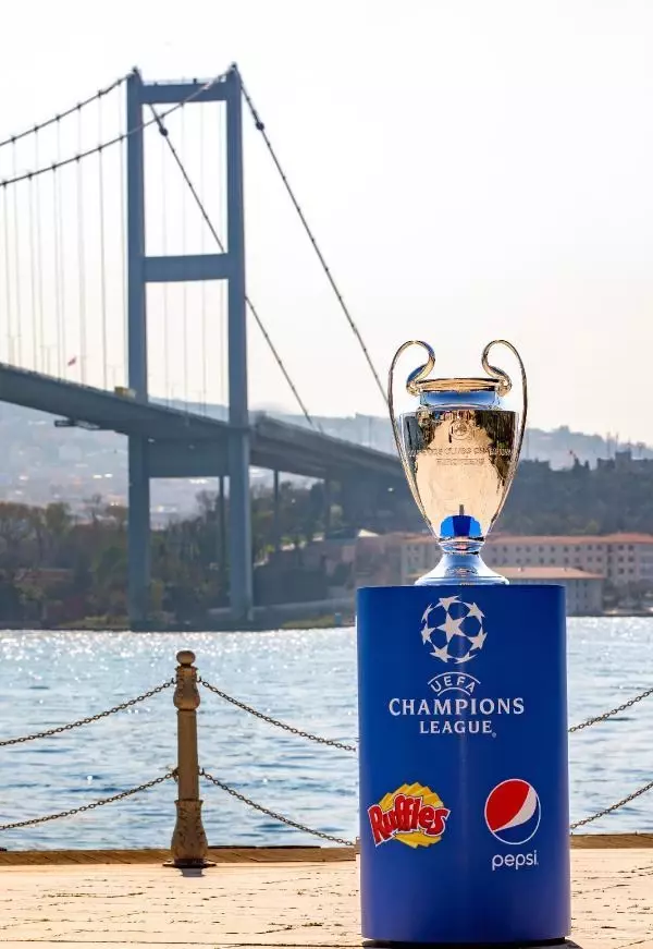 UEFA Şampiyonlar Ligi Kupası, İstanbul Boğazı'yla buluştu UEFA Şampiyonlar Ligi Kupası, İstanbul Boğazı'yla buluştu